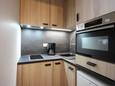 Cuisine ou kitchenette dans l'établissement Mont-Dore: T2 avec Balcon, Parking Couvert, 4 pers. - FR-1-608-109