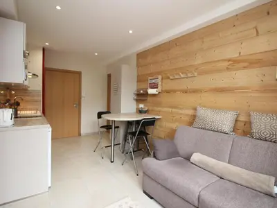 Coin salon dans l'établissement Mont-Dore : T2 confort avec parking privé, proche Thermes - FR-1-608-99