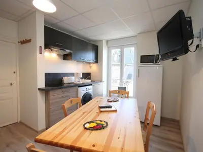 Cuisine ou kitchenette dans l'établissement LE MONT DORE - Appartement T3 près de l'hyper centre - FR-1-608-84