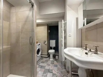Salle de bains dans l'établissement Appartement T2 au Mont-Dore, 4 pers, vue montagne - FR-1-608-108