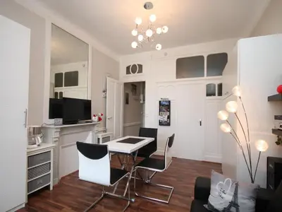 Cuisine ou kitchenette dans l'établissement Studio rénové avec WiFi - Centre Mont Dore - FR-1-608-105