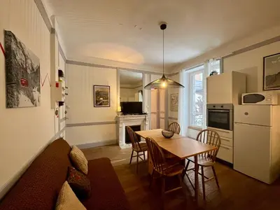Cuisine ou kitchenette dans l'établissement Mont Dore : Charmant T2 au Calme avec WiFi - FR-1-608-104