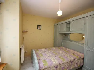 Un ou plusieurs lits dans un hébergement de l'établissement Mont-Dore: Appartement 2 pièces proche Thermes, Pratique pour 4 - FR-1-608-112