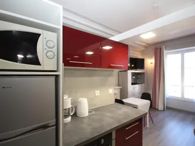 Cuisine ou kitchenette dans l'établissement Studio central au Mont Dore, idéal pour 2 personnes - FR-1-608-103