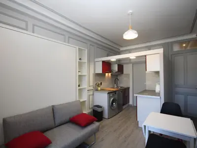 Cuisine ou kitchenette dans l'établissement Studio central au Mont Dore, idéal pour 2 personnes - FR-1-608-103