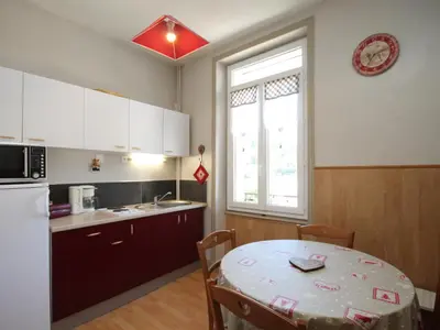 Cuisine ou kitchenette dans l'établissement T1 charmant au Mont-Dore à 400m des Thermes - FR-1-608-132