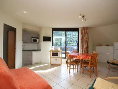 Cuisine ou kitchenette dans l'établissement T2 agréable au Mont-Dore avec terrasse pour 4 personnes - FR-1-608-146
