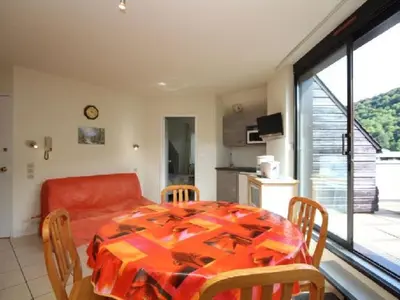 Cuisine ou kitchenette dans l'établissement T2 agréable au Mont-Dore avec terrasse pour 4 personnes - FR-1-608-146