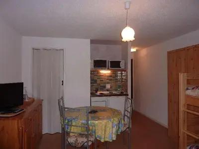 Cuisine ou kitchenette dans l'établissement Studio cosy au Mont-Dore, proche centre avec parking - FR-1-608-122