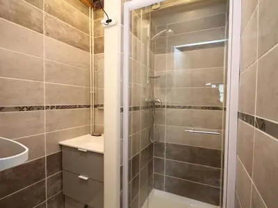 Salle de bains dans l'établissement Beau T2 Hyper Centre avec WiFi - FR-1-608-126
