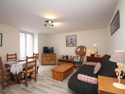 Coin salon dans l'établissement T2 central proche thermes avec wifi - FR-1-608-183
