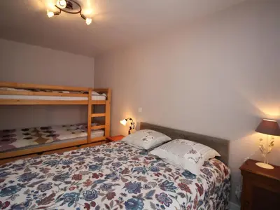 Un ou plusieurs lits dans un hébergement de l'établissement T2 central proche thermes avec wifi - FR-1-608-183