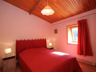 Un ou plusieurs lits dans un hébergement de l'établissement Beau duplex 3 pièces avec balcon, parking et wifi au Mont Dore - FR-1-608-187