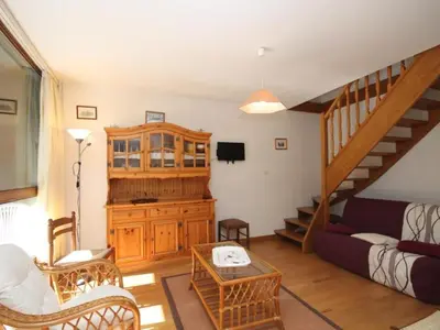 Coin salon dans l'établissement Beau duplex 3 pièces avec balcon, parking et wifi au Mont Dore - FR-1-608-187