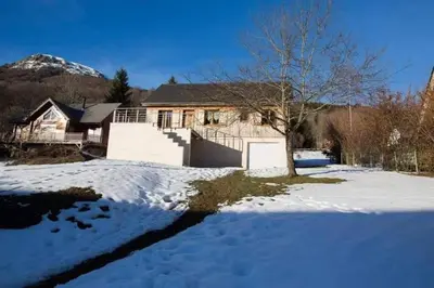 Vue générale sur la montagne ou vue sur la montagne depuis le chalet