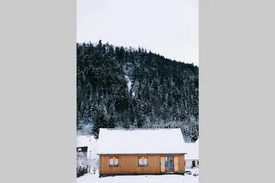 L'établissement Chalet Loulou, massif central, Le Mont-Dore en hiver