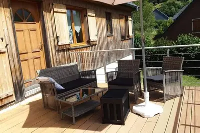 Balcon ou terrasse dans l'établissement Chalet Loulou, massif central, Le Mont-Dore