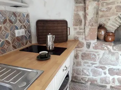 Cuisine ou kitchenette dans l'établissement Countryside tiny house near Chateau de Hautefort