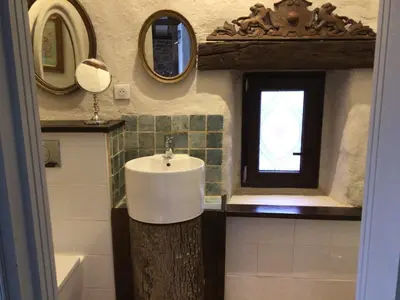 Salle de bains dans l'établissement Countryside tiny house near Chateau de Hautefort