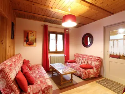 Coin salon dans l'établissement Chalet 6 pièces, 8 pers, proche centre, WIFI - FR-1-608-4