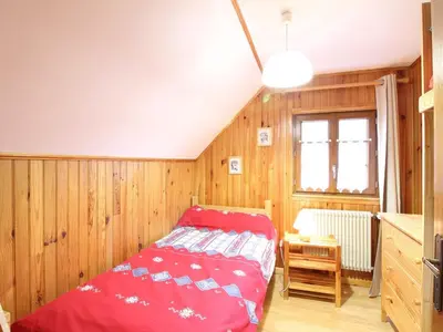 Un ou plusieurs lits dans un hébergement de l'établissement Chalet 6 pièces, 8 pers, proche centre, WIFI - FR-1-608-4