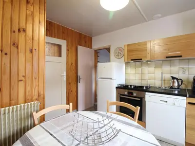 Cuisine ou kitchenette dans l'établissement Chalet 6 pièces, 8 pers, proche centre, WIFI - FR-1-608-4