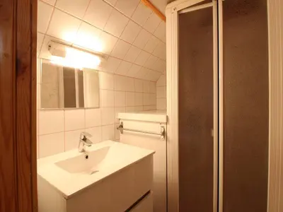 Salle de bains dans l'établissement Chalet 6 pièces, 8 pers, proche centre, WIFI - FR-1-608-4