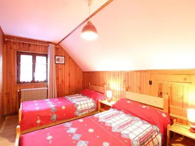 Un ou plusieurs lits dans un hébergement de l'établissement Chalet 6 pièces, 8 pers, proche centre, WIFI - FR-1-608-4