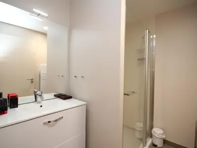 Salle de bains dans l'établissement T3 moderne avec WiFi et parking - Mont-Dore - FR-1-608-13
