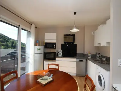 Cuisine ou kitchenette dans l'établissement T3 moderne avec WiFi et parking - Mont-Dore - FR-1-608-13