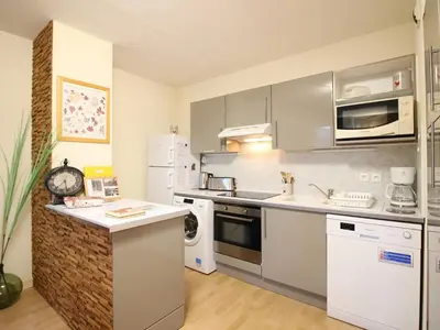 Cuisine ou kitchenette dans l'établissement T2 bis au centre de La Bourboule avec WiFi et parking, jusqu'à 5 personnes - FR-1-608-29