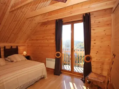 Un ou plusieurs lits dans un hébergement de l'établissement Chalet 3 étoiles au Mont-Dore pour 6 pers. avec terrasse et vue sur le Sancy - FR-1-608-10