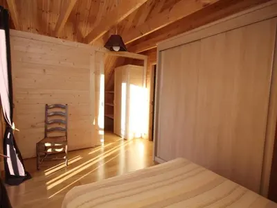 Un ou plusieurs lits dans un hébergement de l'établissement Chalet 3 étoiles au Mont-Dore pour 6 pers. avec terrasse et vue sur le Sancy - FR-1-608-10