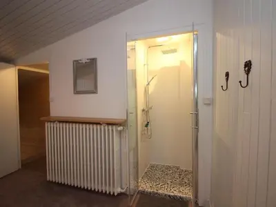 Salle de bains dans l'établissement Duplex T3 Hyper Centre Mont-Dore avec WiFi - FR-1-608-1
