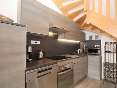 Cuisine ou kitchenette dans l'établissement Duplex T3 en centre-ville avec Wi-Fi et animaux admis - FR-1-608-26