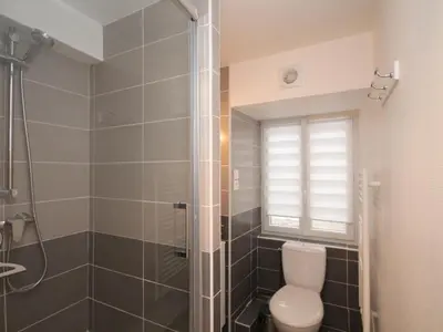 Salle de bains dans l'établissement Mont-Dore: Grand T4 Hyper Centre avec WIFI - FR-1-608-27