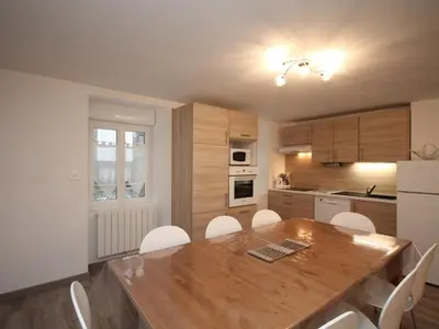 Cuisine ou kitchenette dans l'établissement Mont-Dore: Grand T4 Hyper Centre avec WIFI - FR-1-608-27