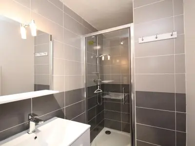 Salle de bains dans l'établissement Mont-Dore: Grand T4 Hyper Centre avec WIFI - FR-1-608-27