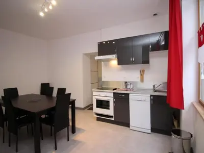 Cuisine ou kitchenette dans l'établissement Beau T3 avec WIFI au centre du Mont-Dore, proche des Thermes - FR-1-608-49