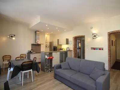 Cuisine ou kitchenette dans l'établissement LE MONT DORE - Appartement T3 spacieux avec balcon et WIFI au centre - FR-1-608-23