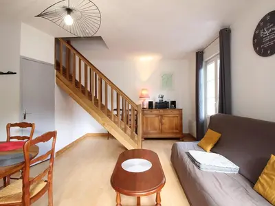 Coin salon dans l'établissement Appartement Duplex Agréable, Proche du Centre - FR-1-608-44