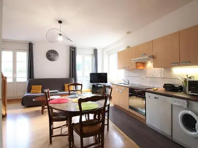 Cuisine ou kitchenette dans l'établissement Appartement Duplex Agréable, Proche du Centre - FR-1-608-44