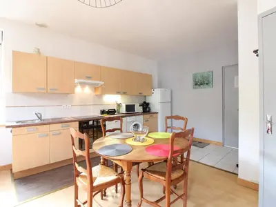 Cuisine ou kitchenette dans l'établissement Appartement Duplex Agréable, Proche du Centre - FR-1-608-44