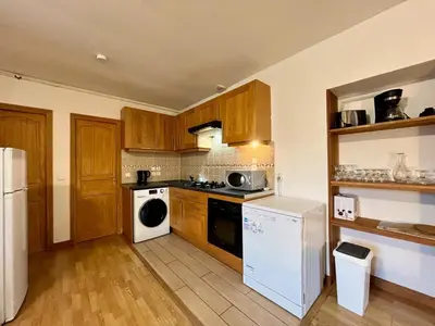 Cuisine ou kitchenette dans l'établissement La Bourboule: T3 Confort, Parking, WiFi - FR-1-608-14