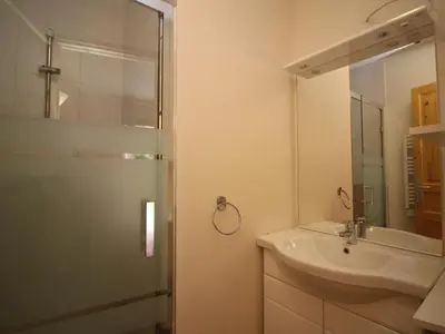 Salle de bains dans l'établissement Chalet de Luxe 4* au Mont-Dore - WIFI Inclus - FR-1-608-31