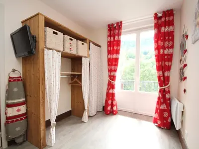 Un ou plusieurs lits dans un hébergement de l'établissement Charmant T2 avec balcon et WiFi au centre du Mont-Dore - FR-1-608-75