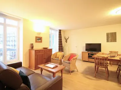 Télévision ou salle de divertissement dans l'établissement T2 bis avec WIFI et parking en centre-ville, proche des Thermes - FR-1-608-56