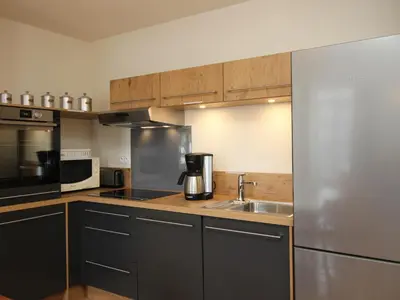 Cuisine ou kitchenette dans l'établissement T2 bis avec WIFI et parking en centre-ville, proche des Thermes - FR-1-608-56
