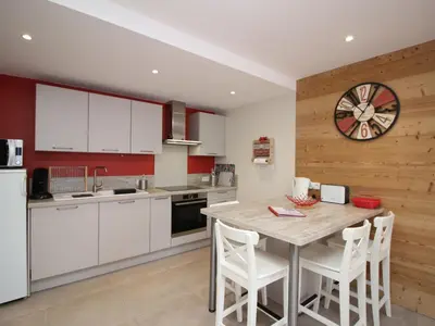 Cuisine ou kitchenette dans l'établissement Beau T2 avec terrasse, parking et wifi à 300m des thermes - FR-1-608-98