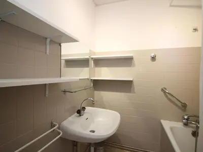 Salle de bains dans l'établissement Appartement lumineux à La Bourboule, 3 chambres, proche centre - FR-1-608-39